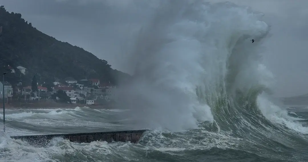 Saturday’s weather: Strong winds, waves in Western Cape; warm, showers in other parts